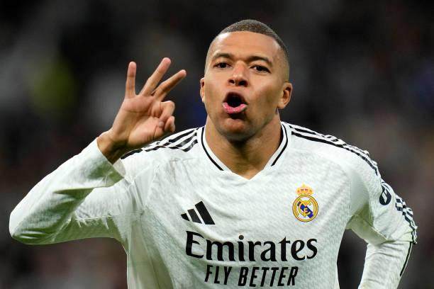 体育登录-【现场】帽子戏法摧毁曼城！姆总闪耀伯纳乌四亿齐飞